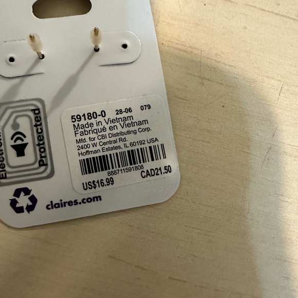 Claire’s stud earrings 3 pairs - Picture 6 of 7